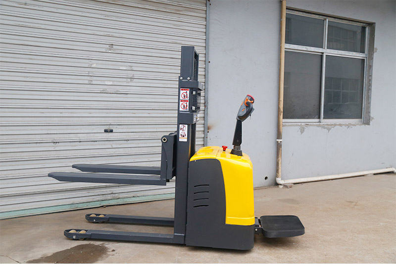 站架全電動(dòng)堆高車2