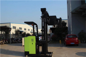 三向電動叉車無疑是窄通道行駛的福星！