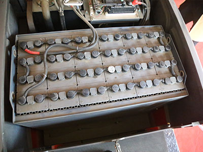 倉儲(chǔ)電動(dòng)叉車廠家