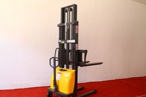 定制半電動堆高車主要注意哪幾方面的參數？