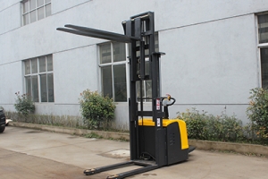 全電動(dòng)搬運(yùn)堆高車對(duì)工作人員有什么好處？