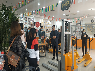 步行式全電動堆高車