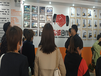 步行式全電動堆高車