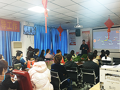 步行式全電動堆高車