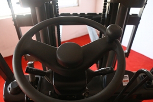 小型電動叉車有幾種轉向方式？哪種好？