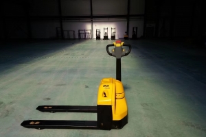 電動搬運車的轉向系統分為哪些類型？