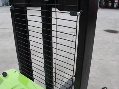 電動(dòng)堆高叉車(chē)門(mén)架