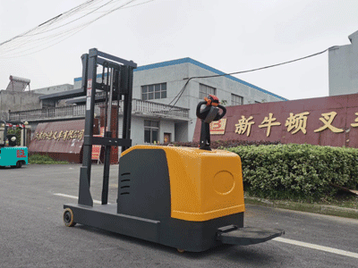 大噸位需求的朋友 要不要看看站駕式平衡重堆高車?