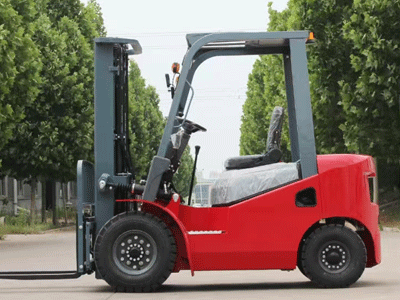 燃油叉車多少錢一臺?新牛盾叉車好價不貴