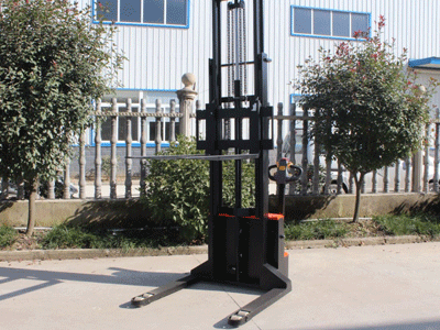 電動叉車生產廠家專業講解步行式跨腿全電動堆高車