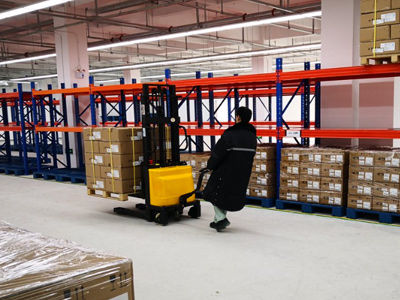 江蘇電動(dòng)堆高車(chē)產(chǎn)品