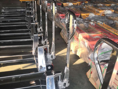 耐腐蝕搬運車選什么材質(zhì)？不銹鋼地牛天選之子