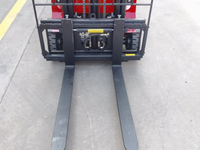 四向叉車細節(jié)展示