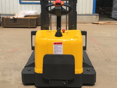 非標(biāo)站駕式堆高車