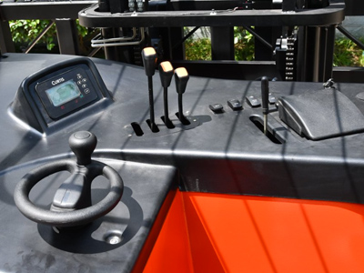 窄巷道定制款三向揀選車多少錢一臺(tái)？