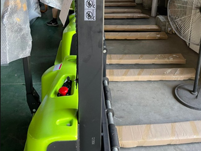 工廠重載神器！就是5噸大噸位電動(dòng)堆高車