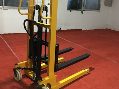 手動液壓堆高車現貨供應 認準新牛盾叉車