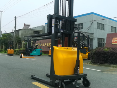 半電動堆高車多少錢一臺？2026最新價格