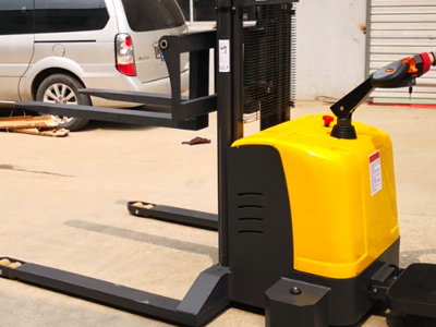 站駕前移電動堆高車 選購認準這幾點