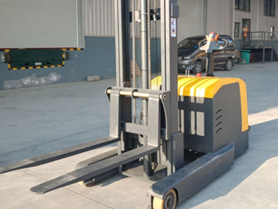 步行式前移叉車