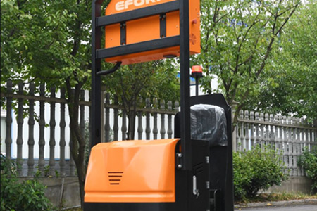 自動(dòng)導(dǎo)引牽引車