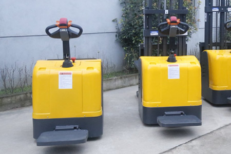 平衡重式堆高車