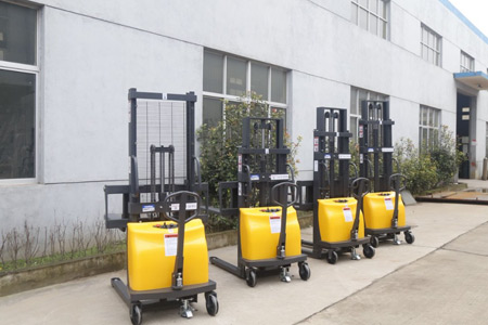 基礎款2噸半電動堆高車 工廠日常堆垛夠用不貴