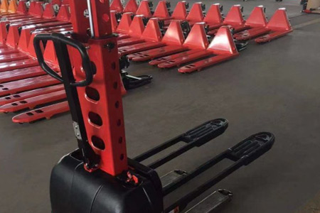 半電動(dòng)自行走自體登高車 裝卸貨高效率