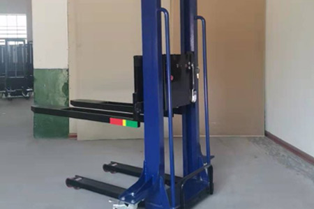 電動自體登高車