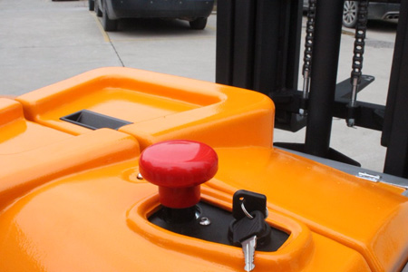 平衡重堆高車細節