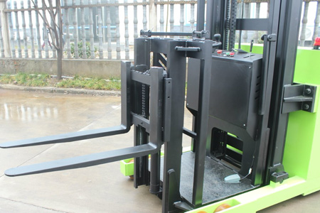 全電動三向叉車價格多少錢？2026最新信息匯總