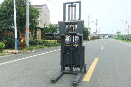 高性能堆垛車