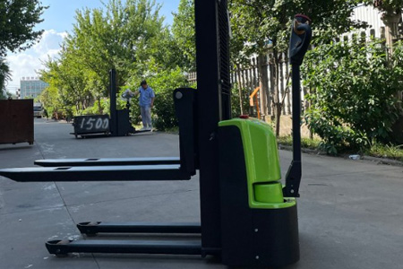 全電動步行式堆高車操作指南（新手教程）