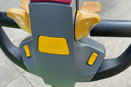 電動(dòng)堆高車操作手柄