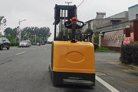 2026年站駕式平衡重堆高車價格多少？現在揭曉