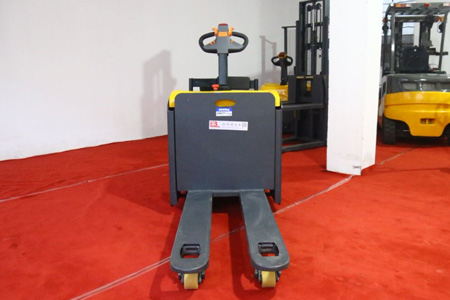 2噸便攜式電動托盤搬運車 站駕式小型搬運車優勢