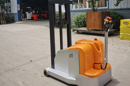 步行式平衡重堆高車