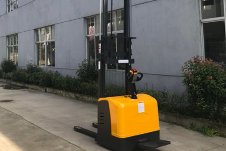 電動雙托盤堆高車