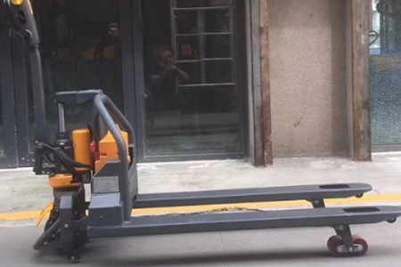 步行式搬運車