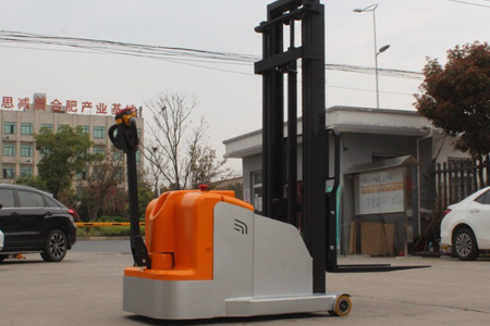 廣交會(huì)新牛盾堆高車