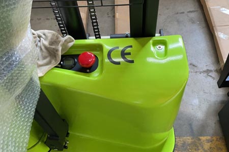 輕型步行式堆高車(chē)