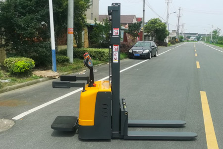 2026廣交會電動托盤堆垛機 新牛盾叉車直供