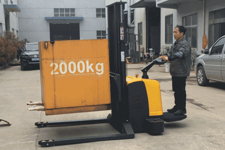 前移式堆高車行駛無力 控制器故障怎么排查