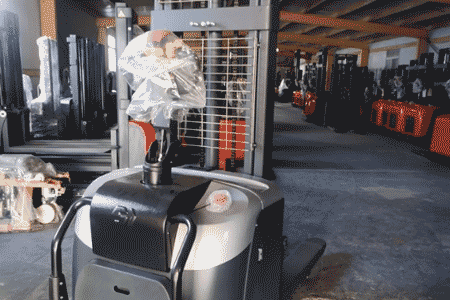 新牛盾叉車工廠